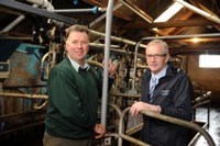 NI Waterâ€™s Des Shields, advises farmer and Dairy Policy Committee Chairman at UFU, Andrew Addison, to lag pipes in out buildings | NI Water News
